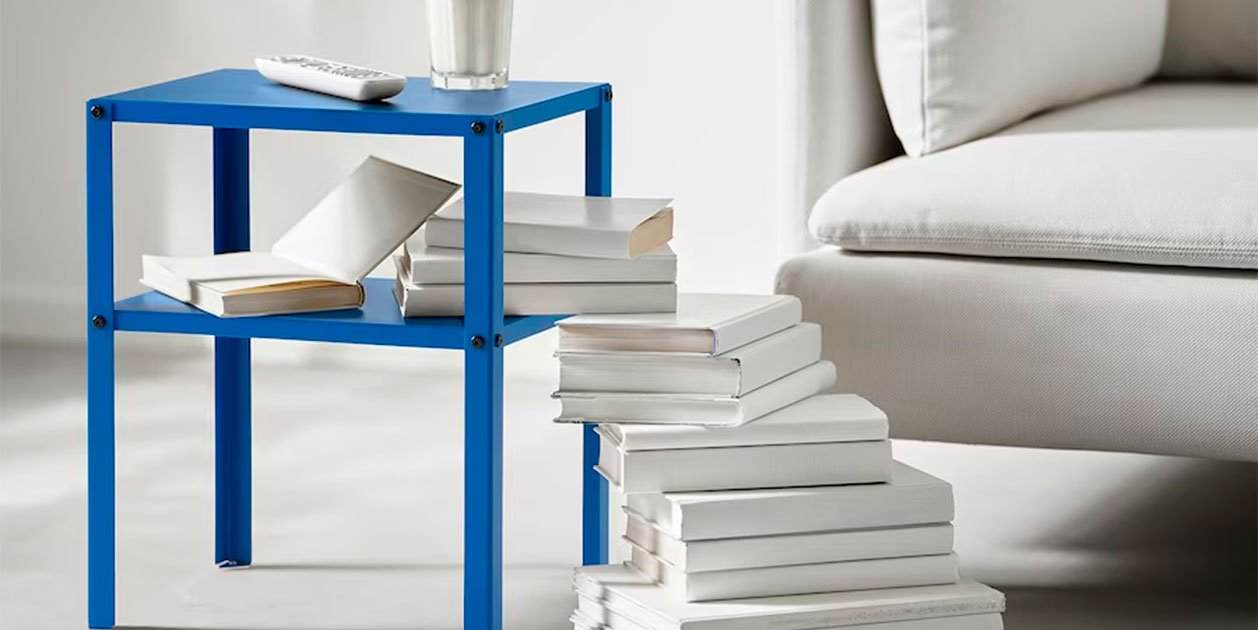 Azul vivo, Ikea reinventa la mesita de noche, el hit del verano