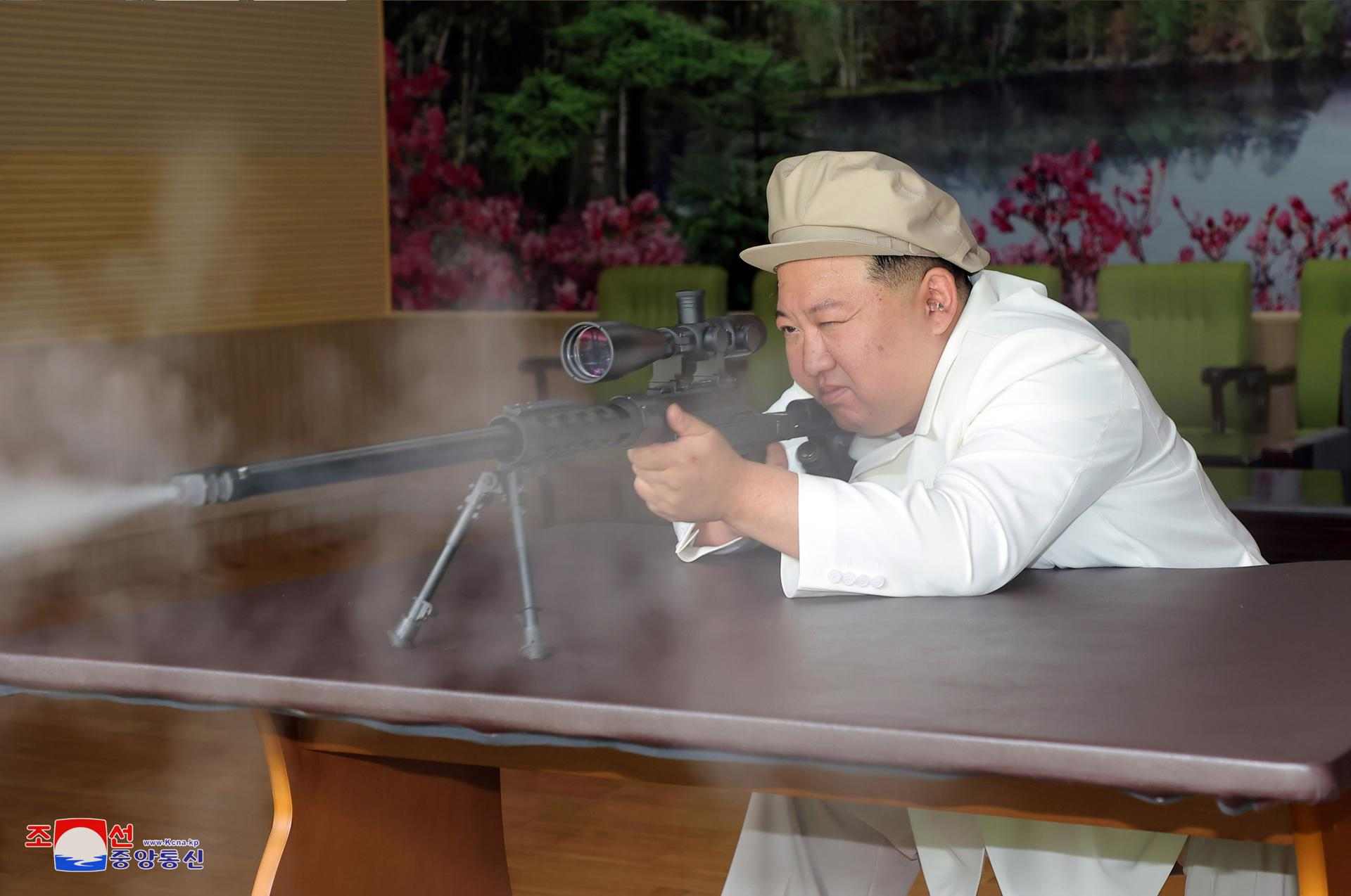Kim Jong-un insta el seu exèrcit a preparar-se davant una possible guerra