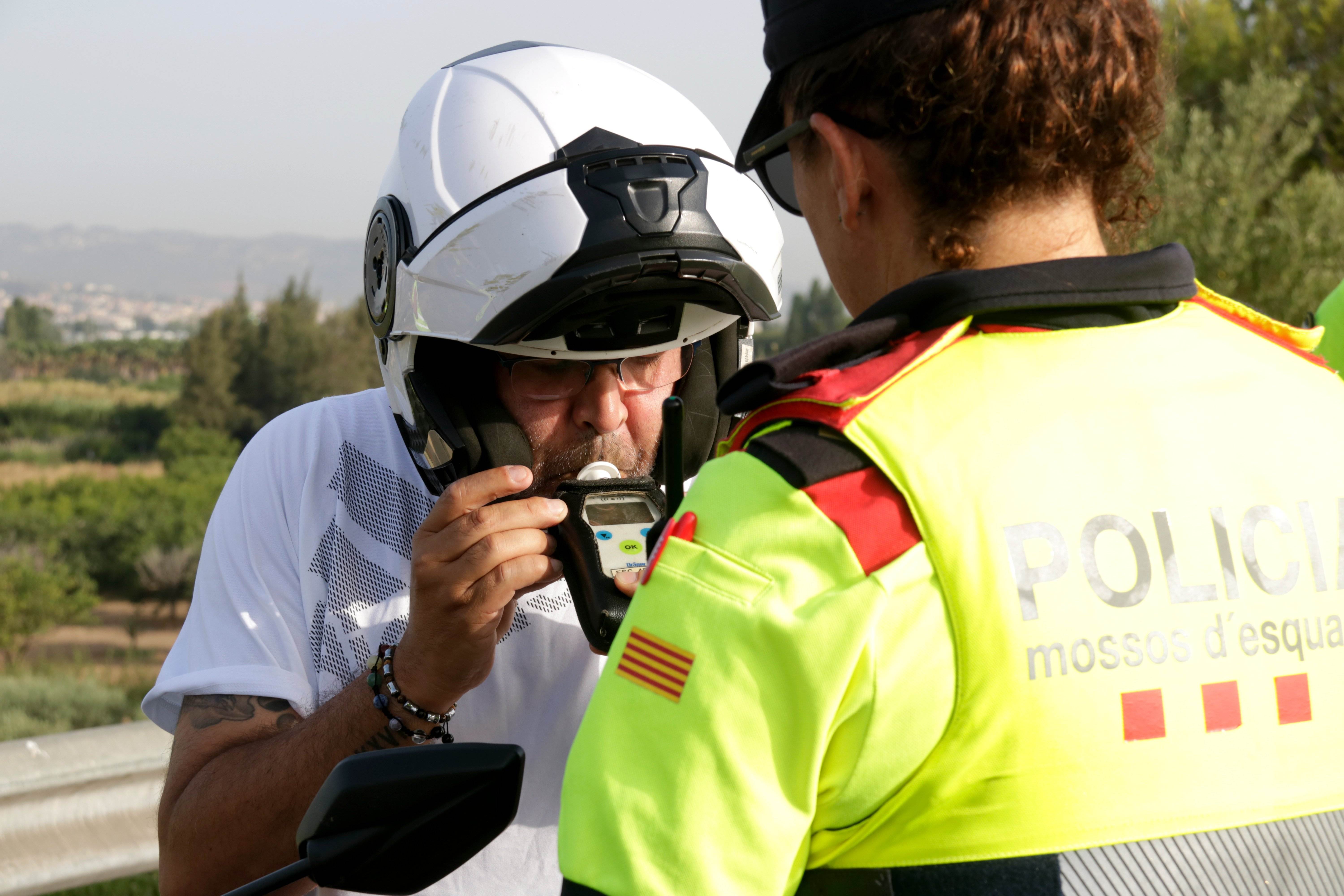 Els Mossos faran un miler de controls de trànsit a la carretera durant el pont del 15 d'agost