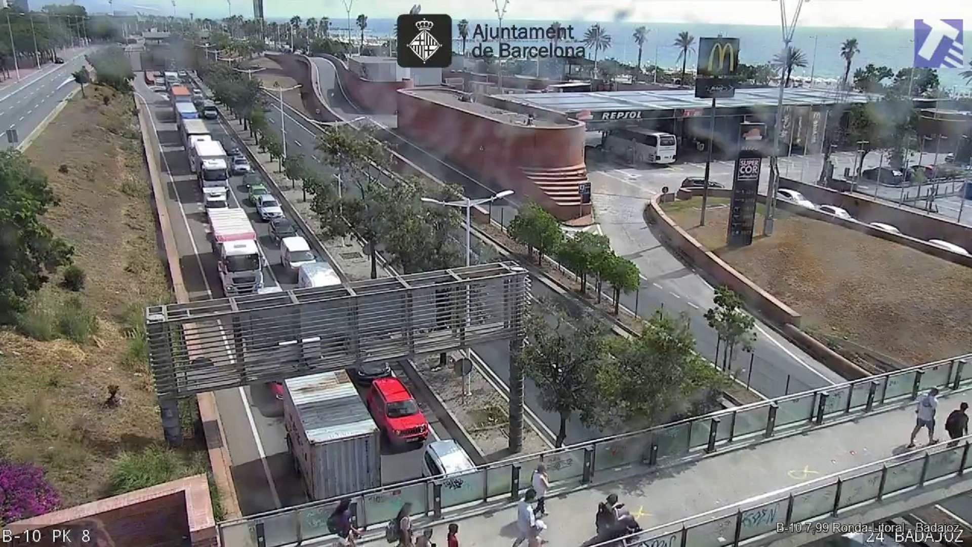Un accidente en la ronda del Litoral de Barcelona obliga a cortar el tráfico en sentido Llobregat