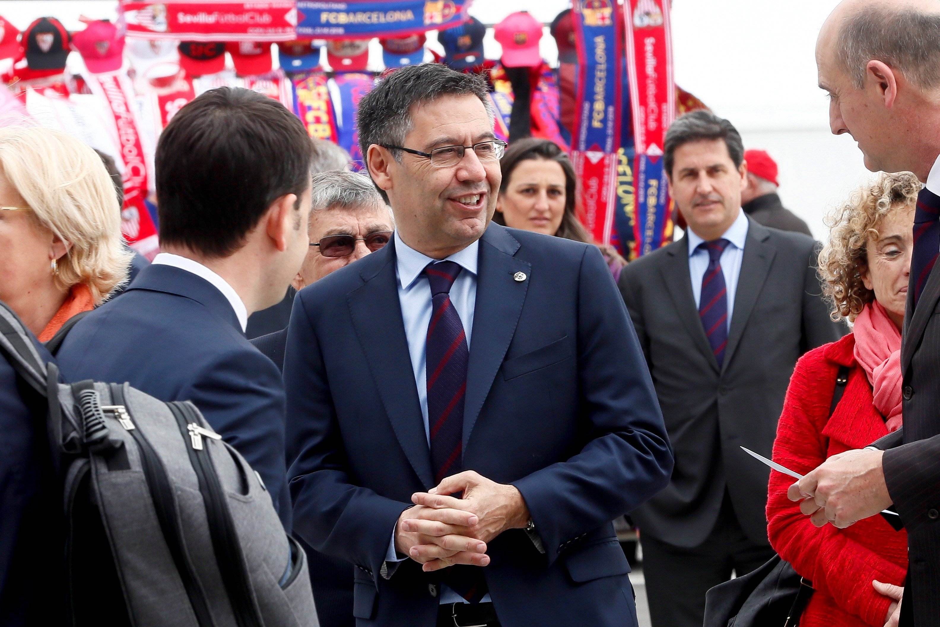 Los jugadores del Barça sitúan a Bartomeu en la diana