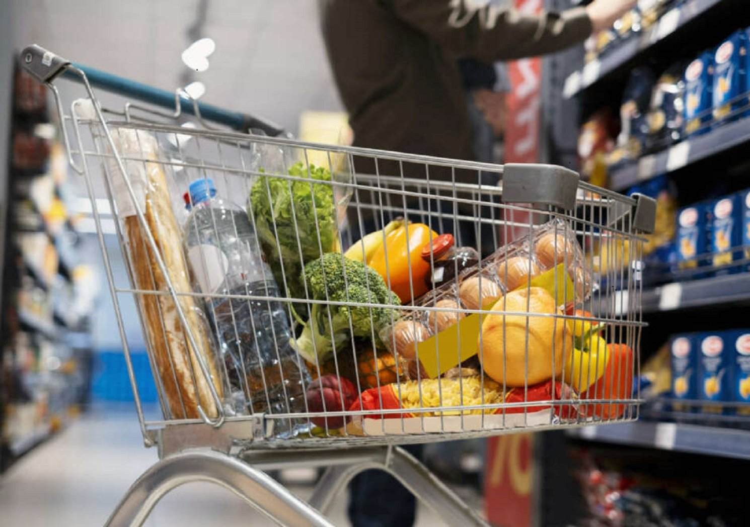 9 alimentos baratos que podrás encontrar en agosto en el supermercado