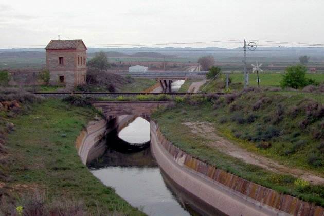 Puente sobre el Canal de Urgell