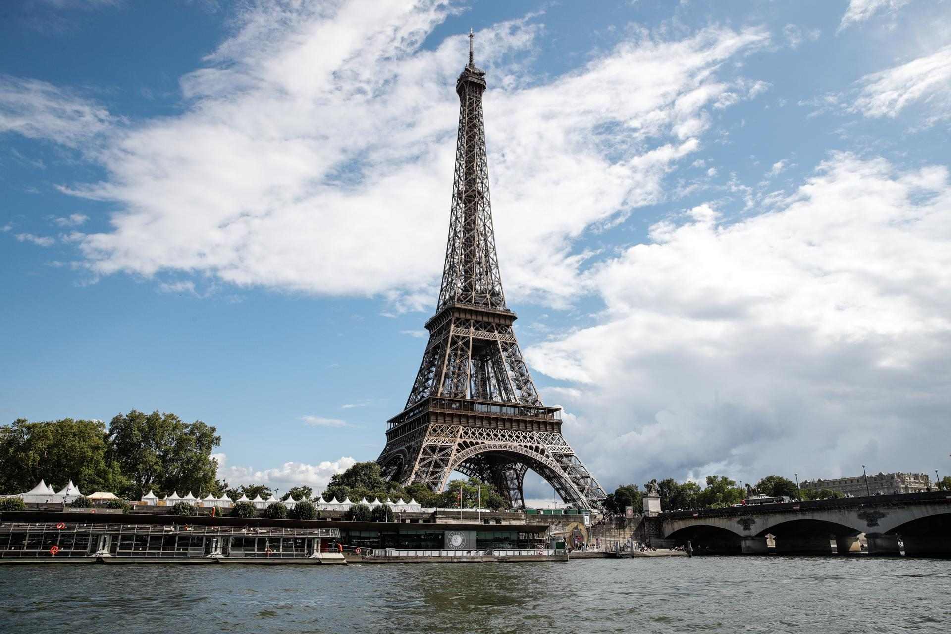 Evacuada la Torre Eiffel durant dues hores per una amenaça de bomba