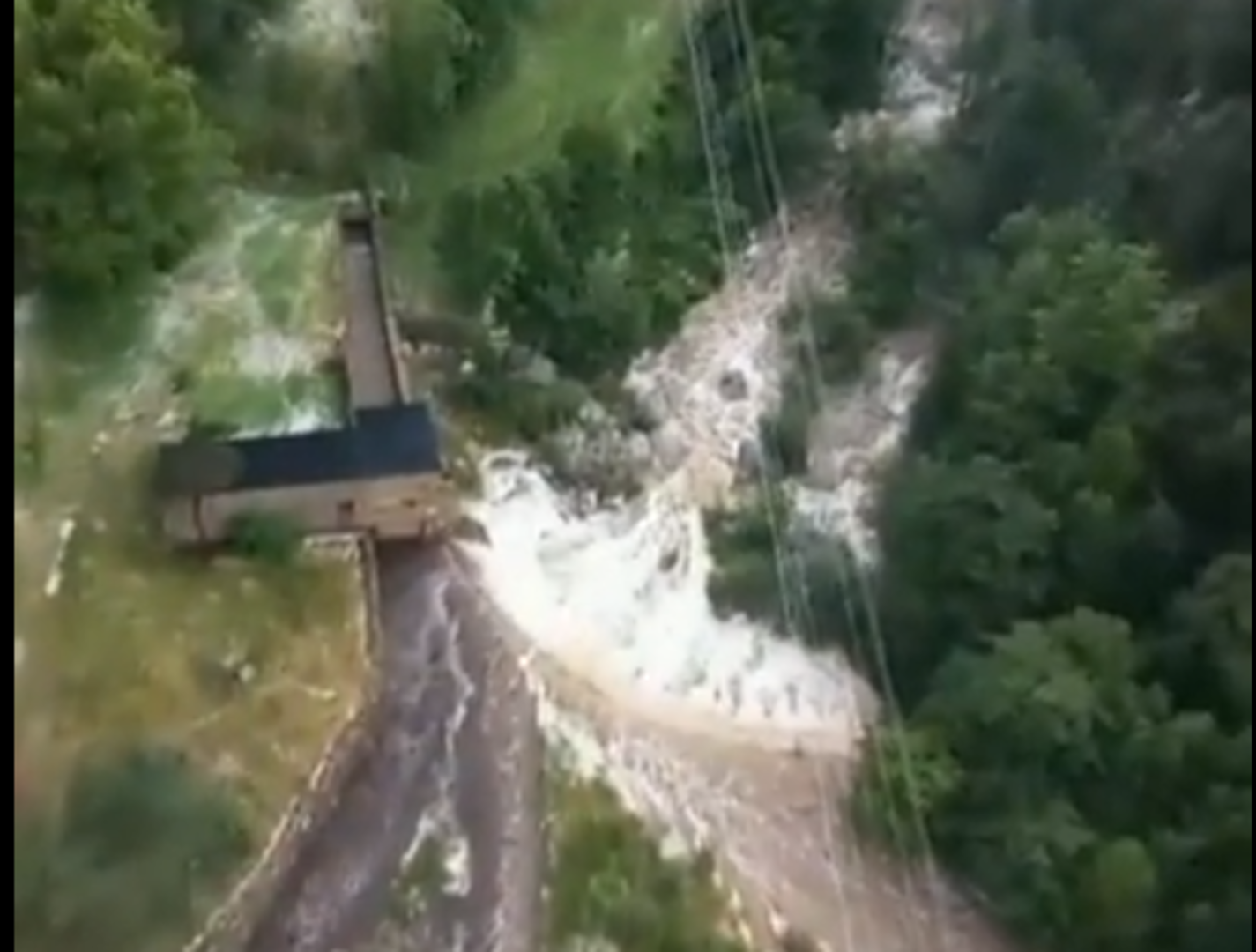 Granizadas y desprendimientos marcan una tarde de tormentas violentas en el norte de Catalunya
