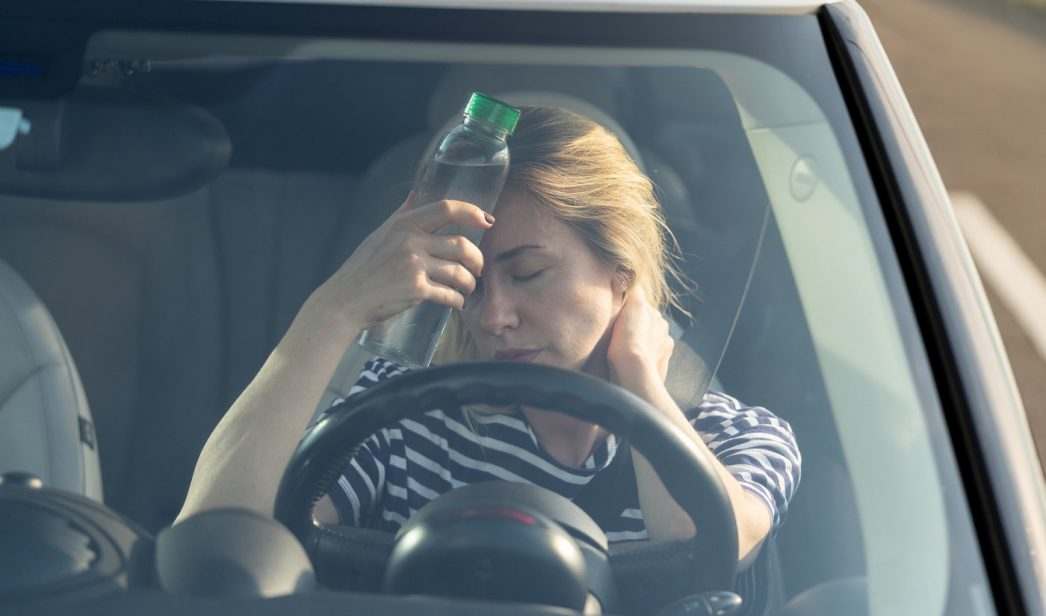 ¿Cómo prevenir un golpe de calor en el coche?