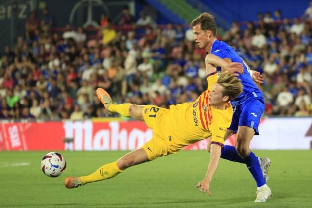 Frenkie de Jong falta Latasa / Foto: Zipi Aragón