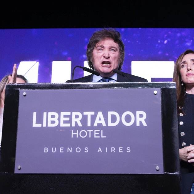 L'ultradretà Javier Milei guanya les eleccions primàries a l'Argentina: un anarcocapitalista a la Casa Rosada?