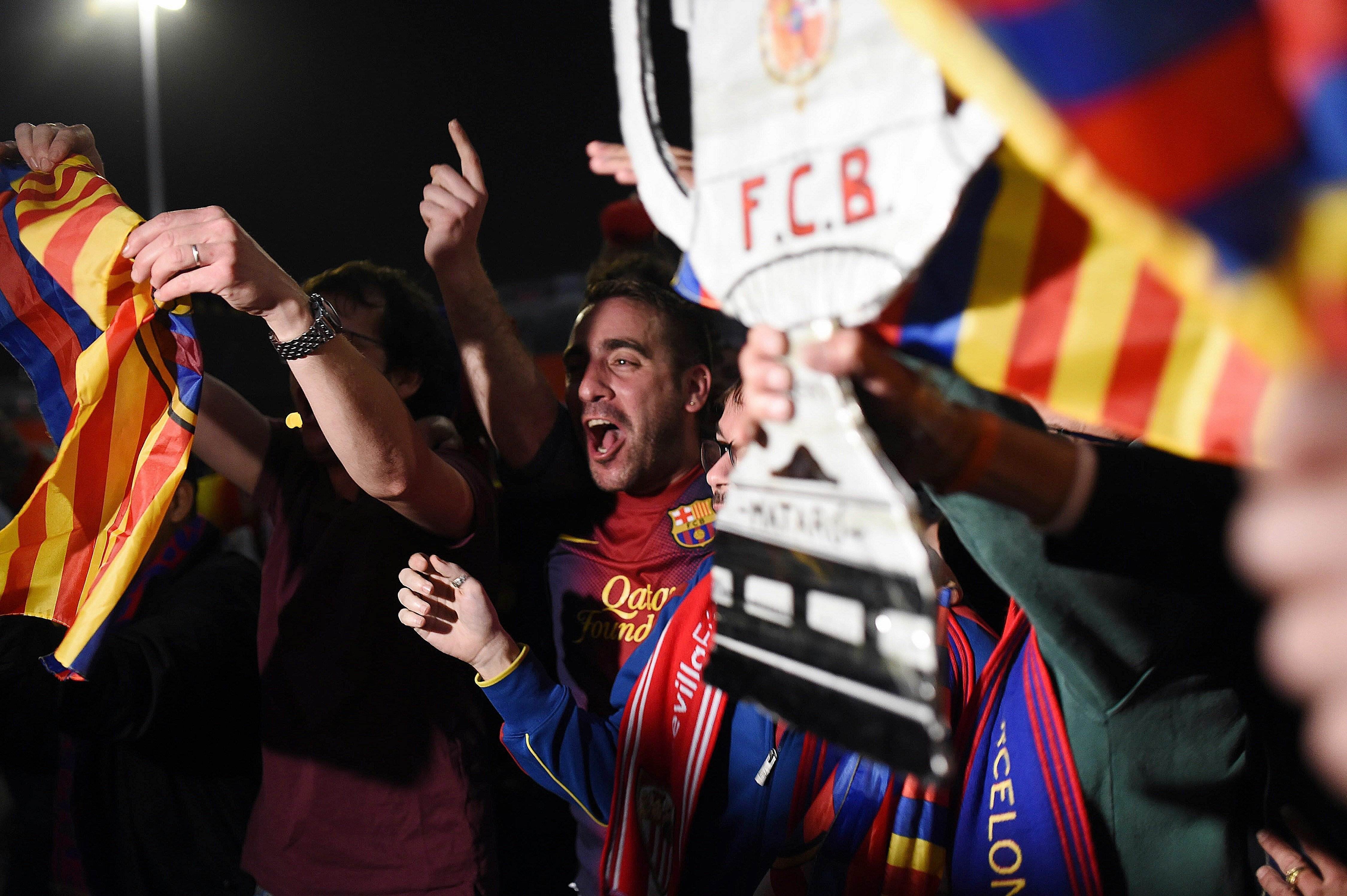 Retenido durante una hora para llevar una camiseta del CDR a la Copa del Rey