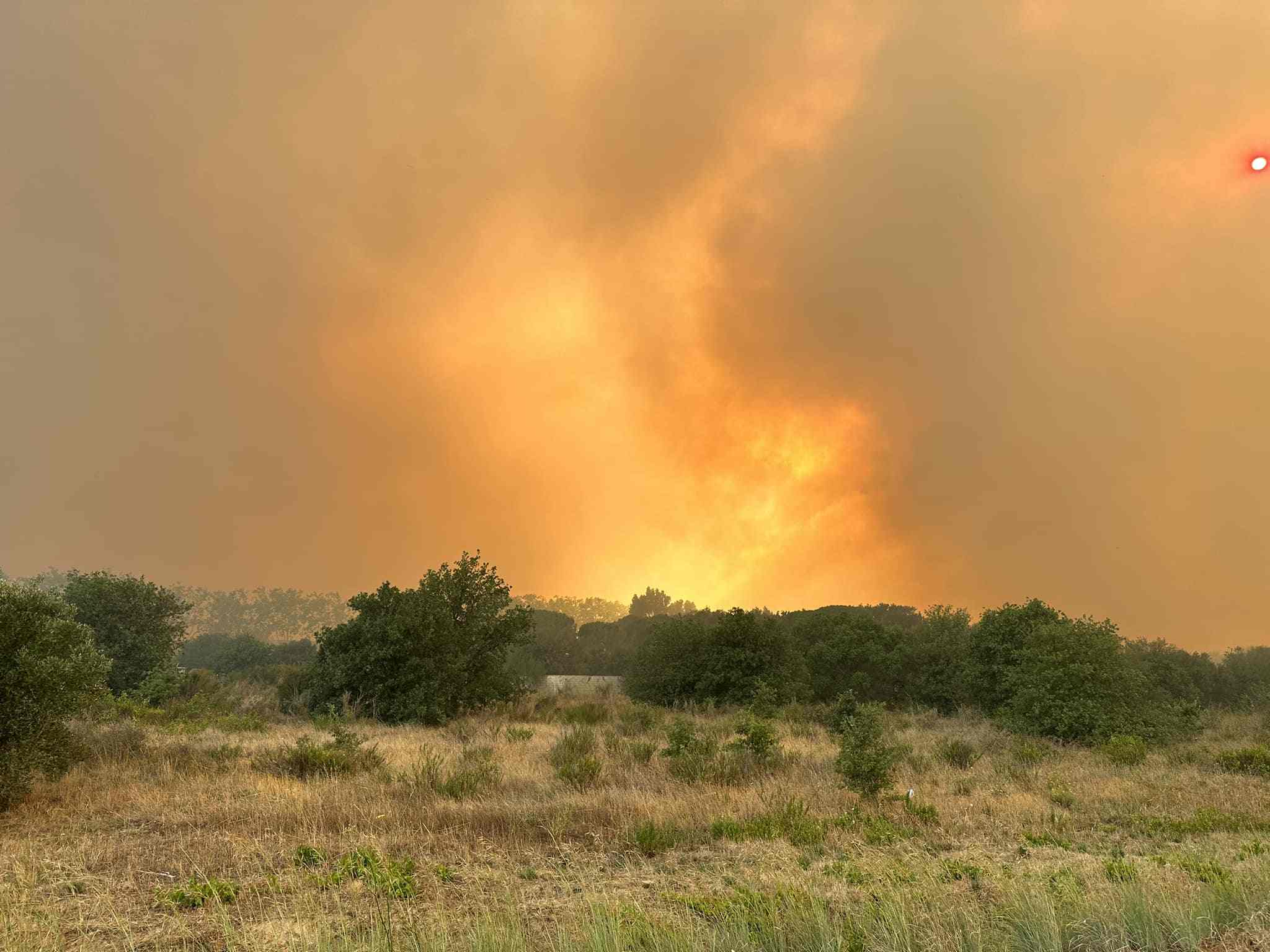 Estabilizado el fuego que quema en la Catalunya Nord, que ha calcinado cerca de 500 hectáreas