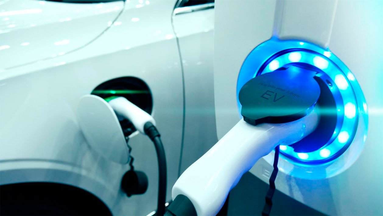 Casi 7.000 cargadores para coches eléctricos están fuera de servicio