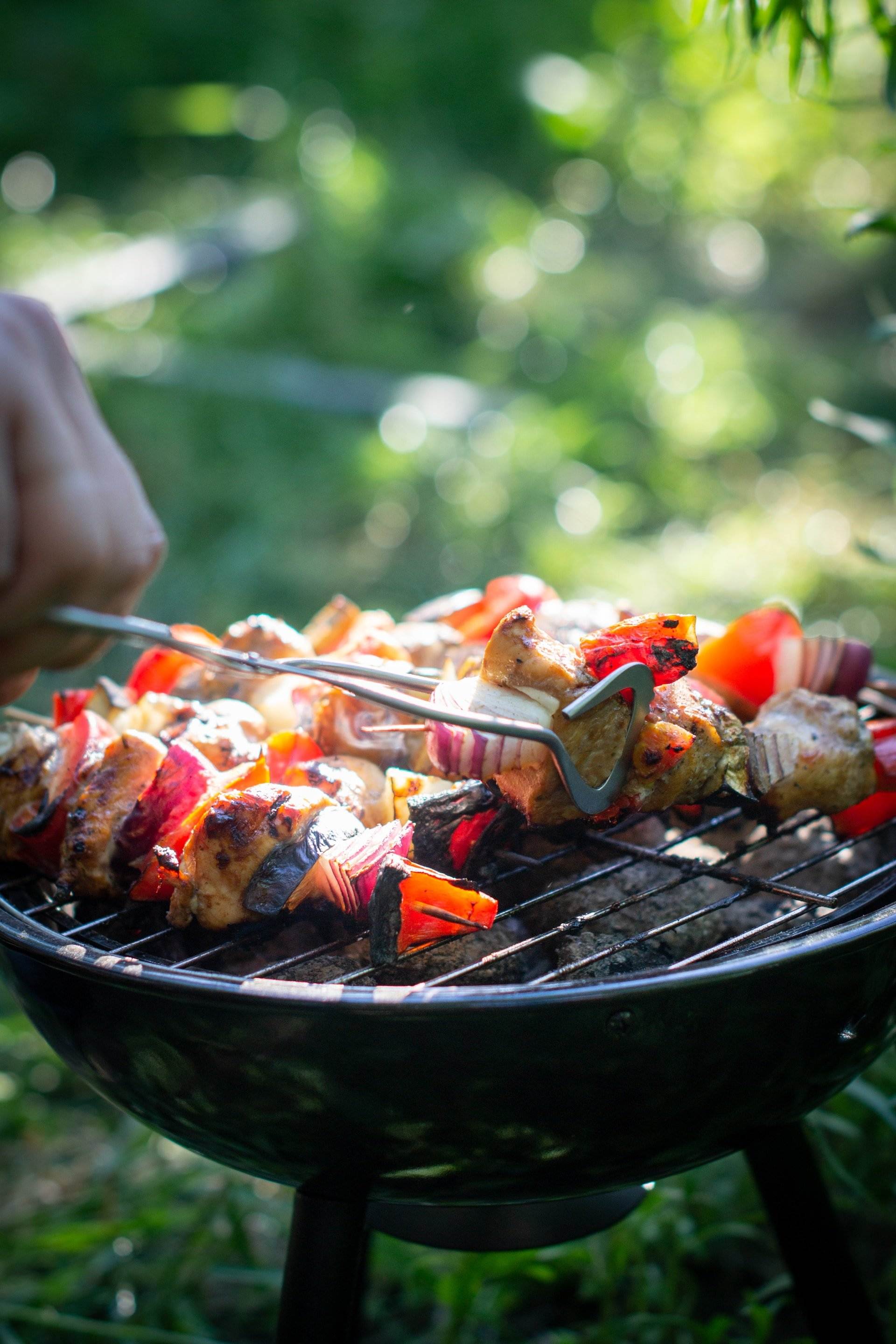 La barbacoa también puede ser saludable: aprende qué comer para mantener tu dieta