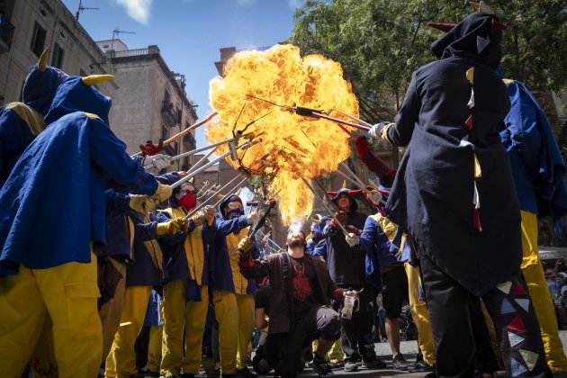 Festes de Gràcia primer dia 2023 foc plaça vila / Foto: Carlos Baglietto
