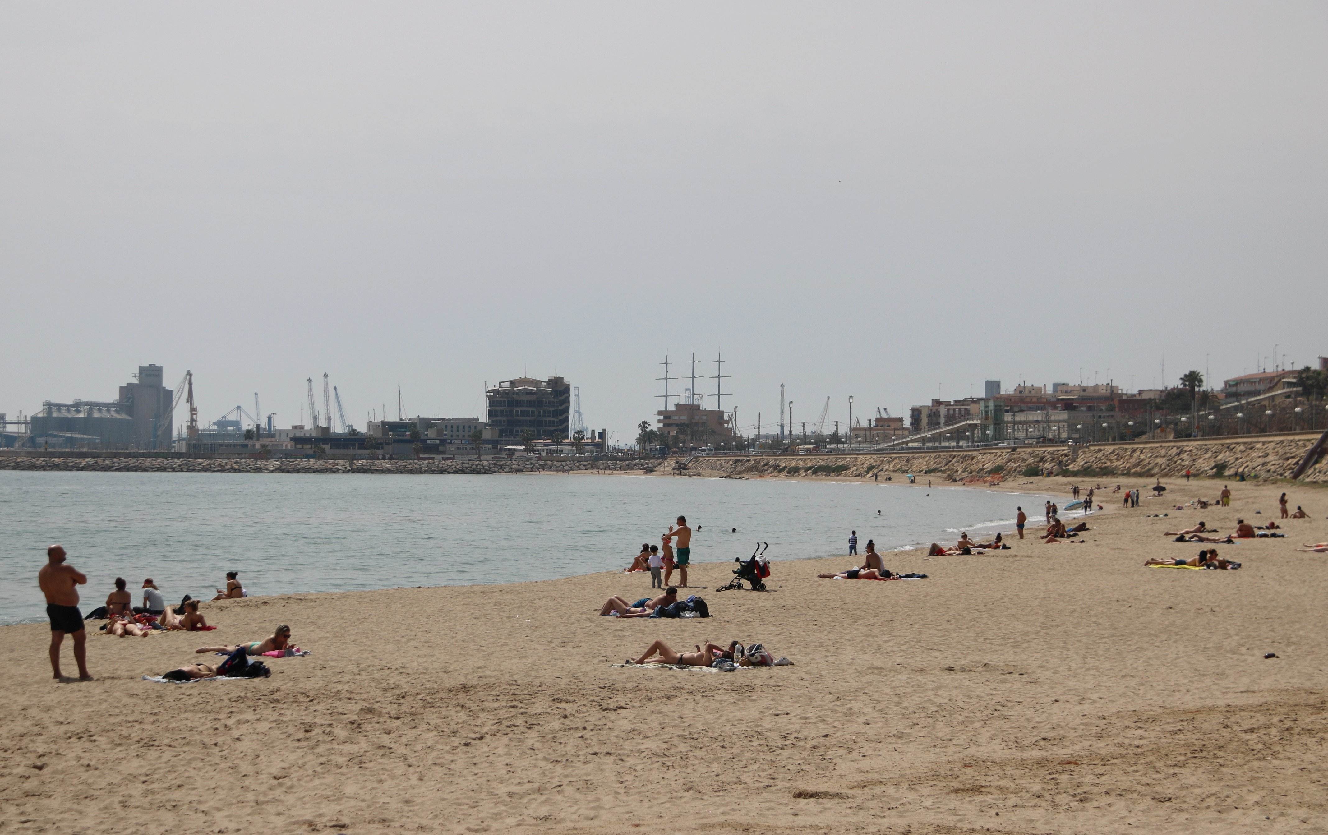 Muere un bañista francés de 66 años en la playa de Tarragona Muere un bañista francés de 66 años en la playa de Tarragona