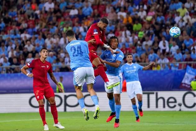 En Nesyri remate cabeza Manchester City / Foto: Europa Press - Adam Davy