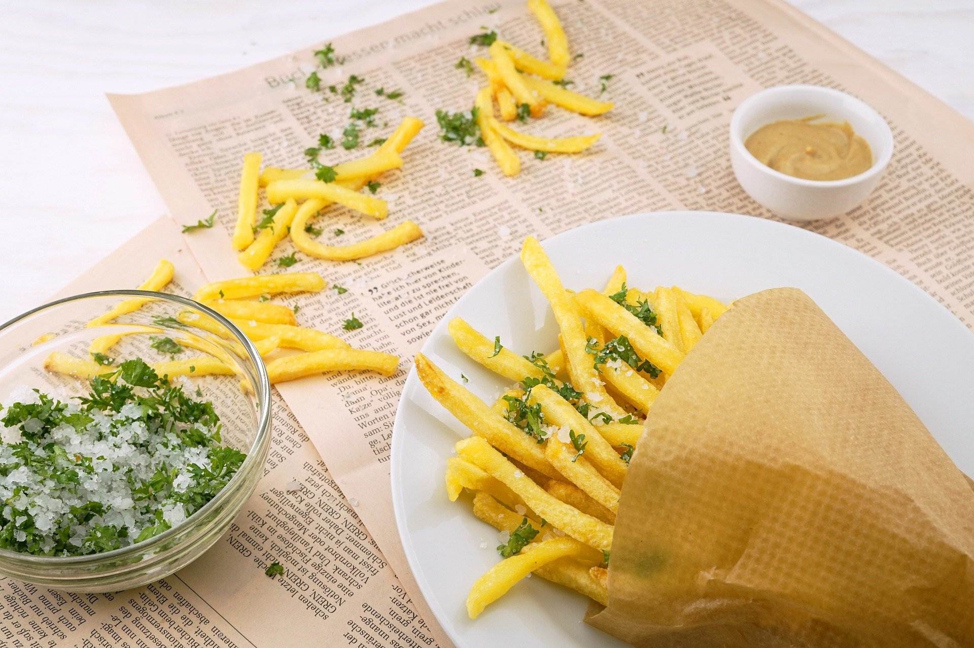 Dia Mundial de les Patates Fregides: amb la salsa per sobre o millor a un costat?