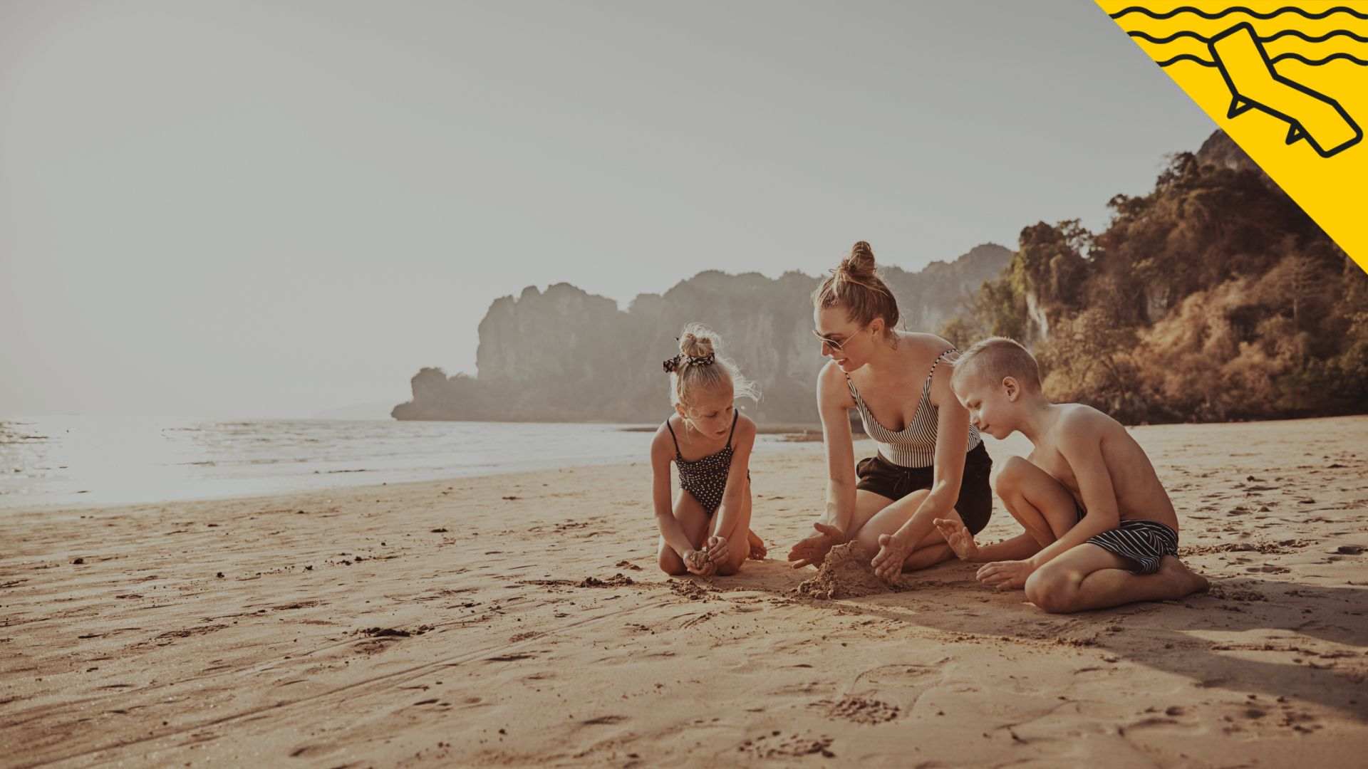 Las 5 cosas que no pueden faltar en tu bolsa si vas a ir con niños en la playa