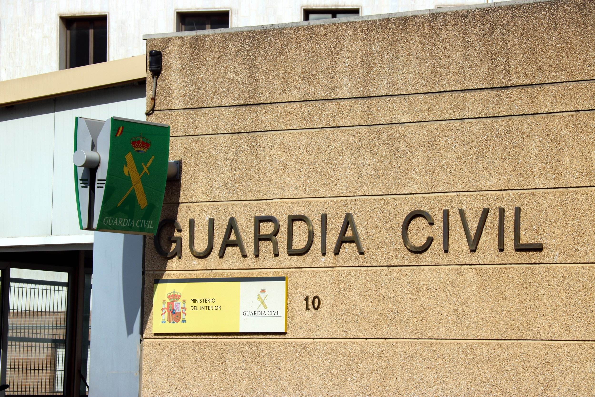 La Guardia Civil ordena a sus agentes permanecer en Catalunya y congela los traslados