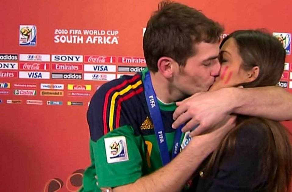 El beso de Iker Casillas a Sara Carbonero, Mundial 2010 / TVE