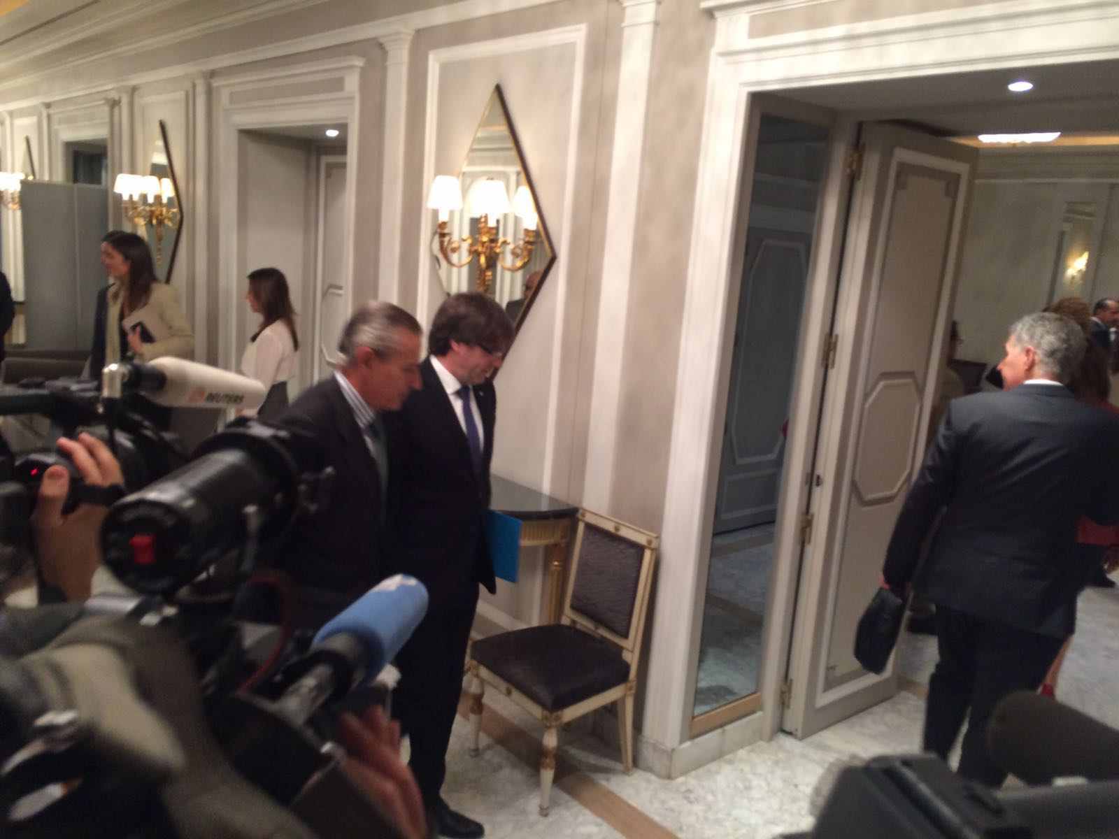 Èxit diplomàtic català: 10 ambaixadors a la conferència de Puigdemont