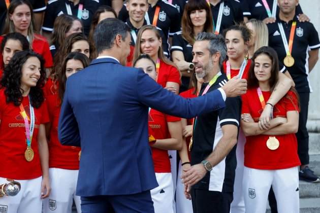 Vilda con Pedro Sánchez EFE Vilda con Pedro Sánchez EFE