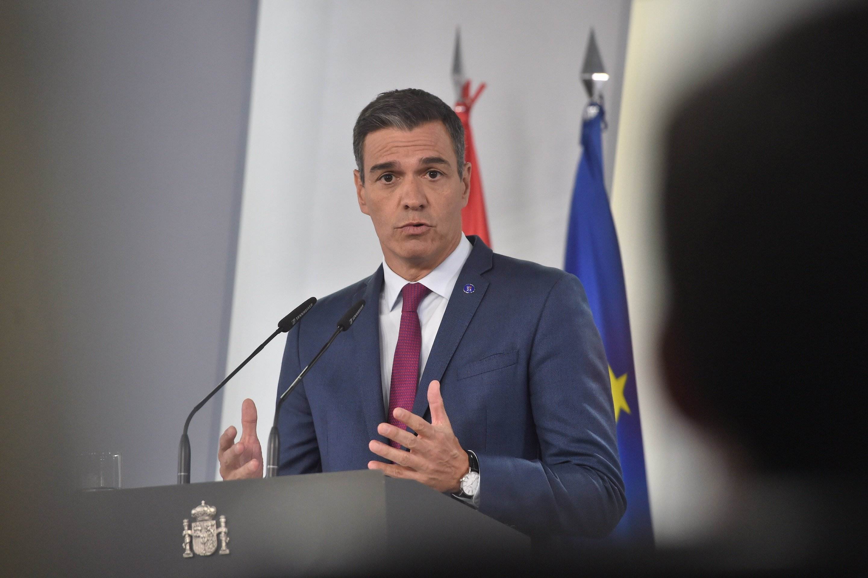 Sánchez acepta reunirse con Feijóo para hablar de la investidura