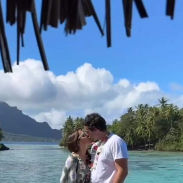 Tamara Falcó Íñigo Onieva beso Bora Bora Instagram