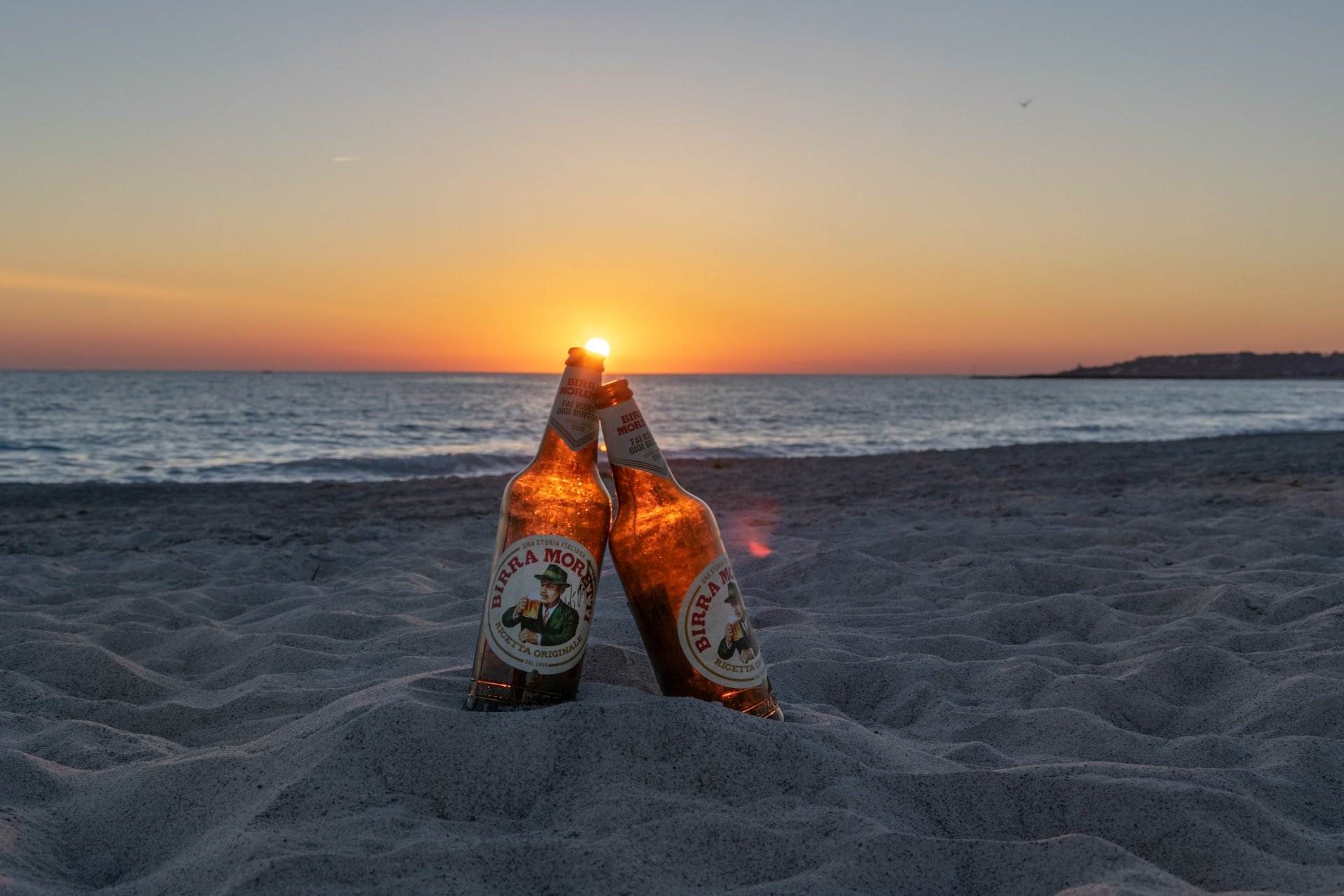 El truco definitivo e imprescindible para mantener tus bebidas frías en la playa