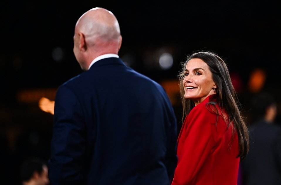 Letizia mira a Rubiales GTRES Letizia mira a Rubiales GTRES