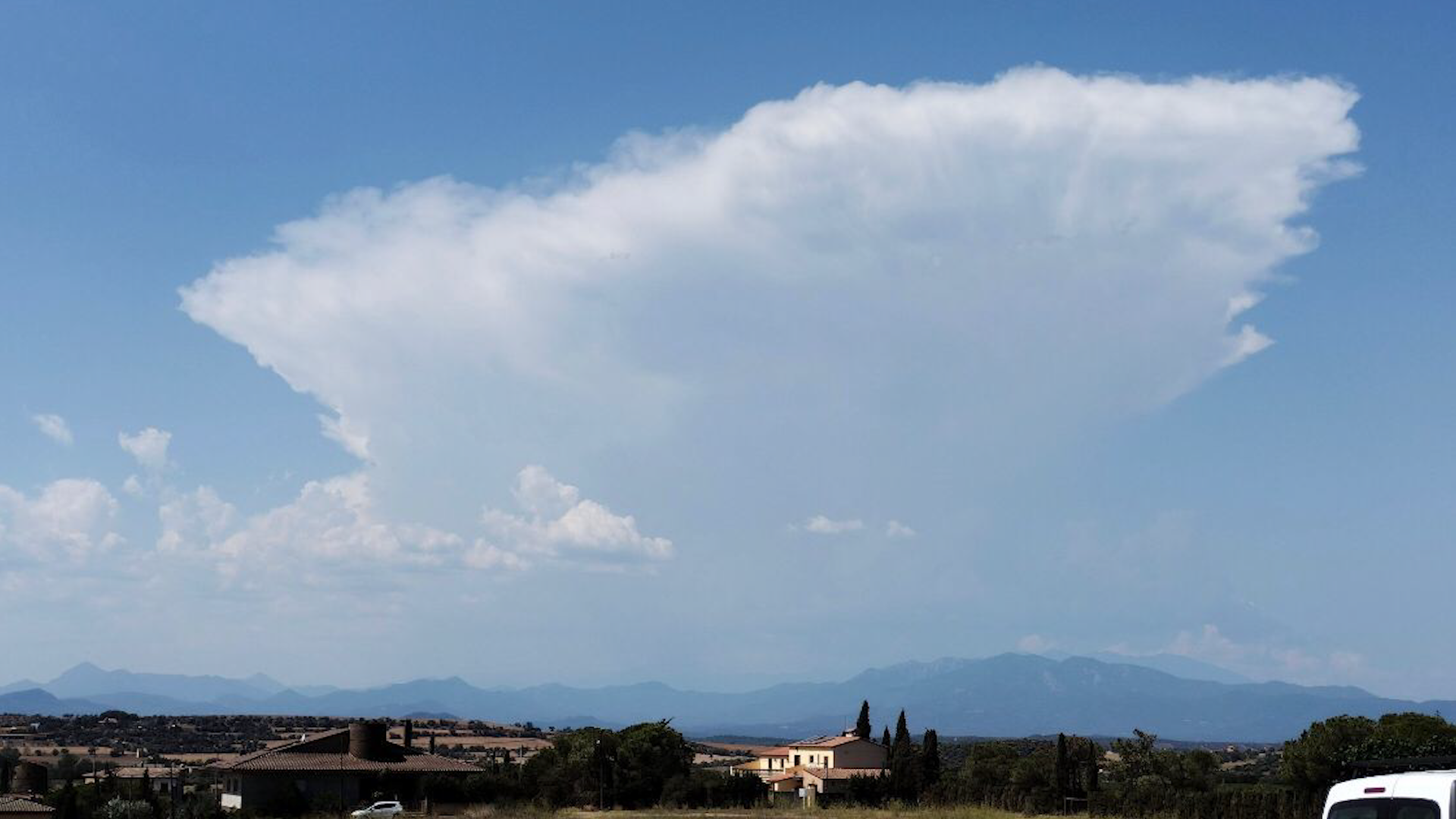 S'acaba l'onada de calor a Catalunya: canvi de temps al cap setmana amb tempestes generalitzades i refrescada