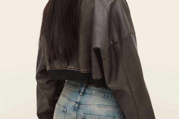 Bomber cropped efecto piel lavada