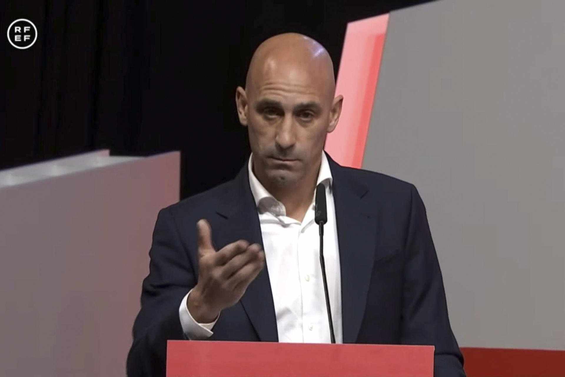 Luis Rubiales se aferra al cargo y no dimite como presidente de la RFEF