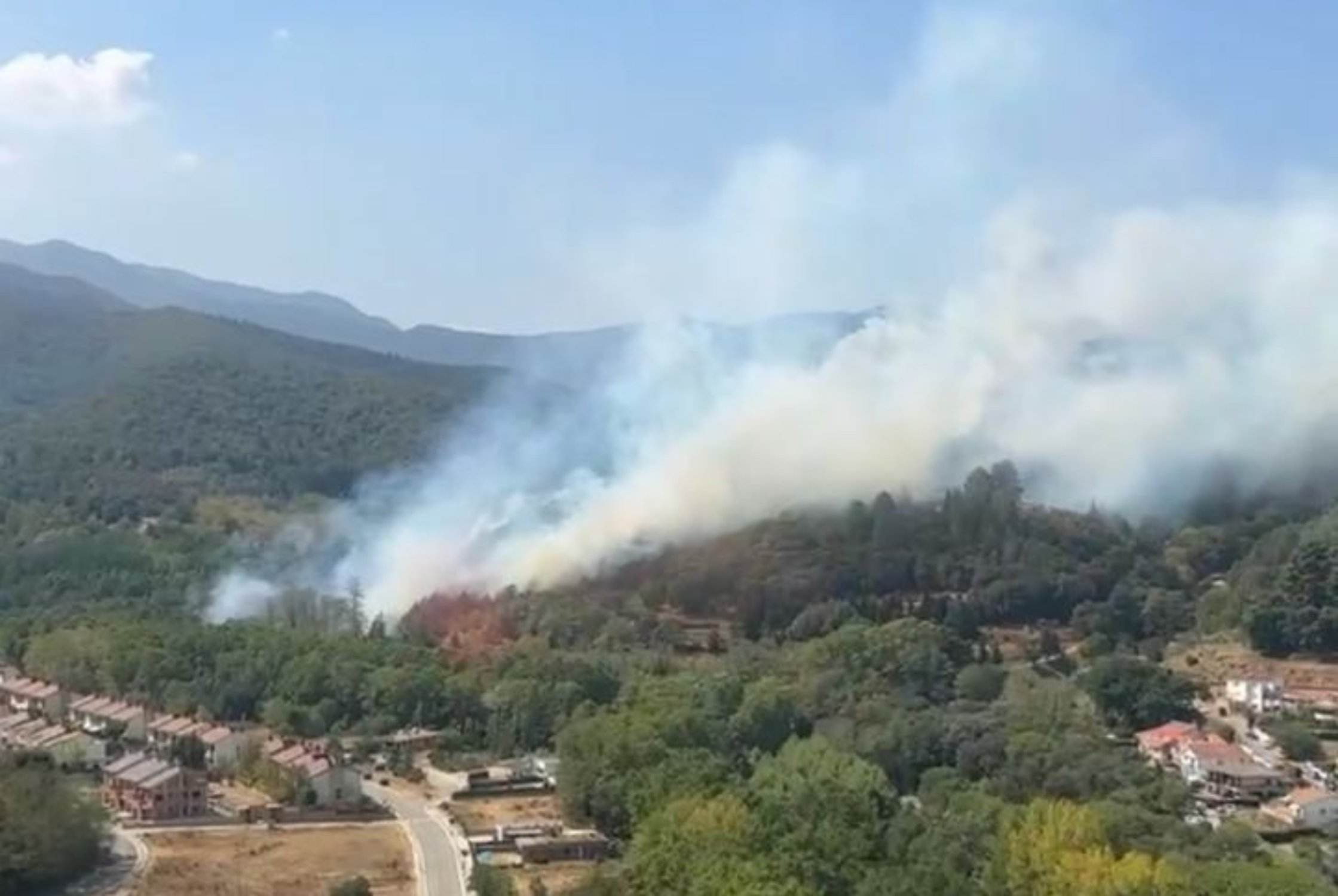 Incendi forestal a Arbúcies: estabilitzat el foc que ha obligat a desallotjar dues urbanitzacions