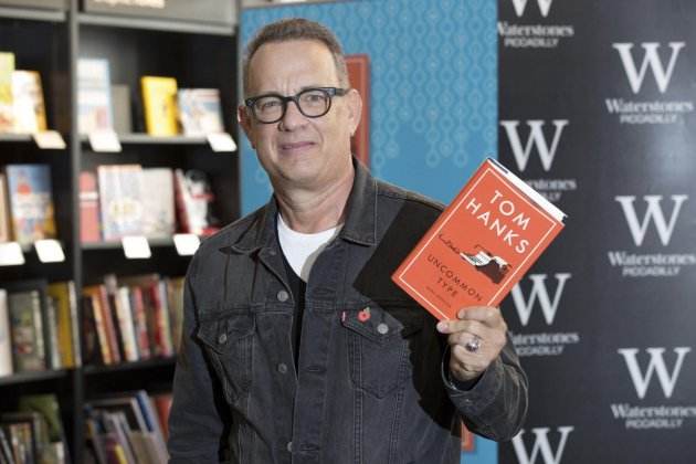 Tom Hanks y su libro Tom Hanks y su libro