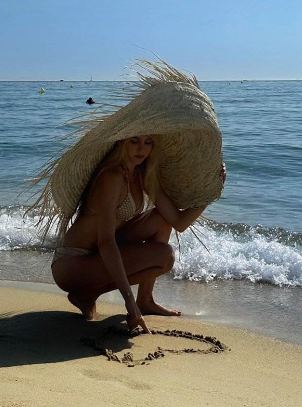 Carolina de Borbón pamela playa Instagram Carolina de Borbón pamela playa Instagram