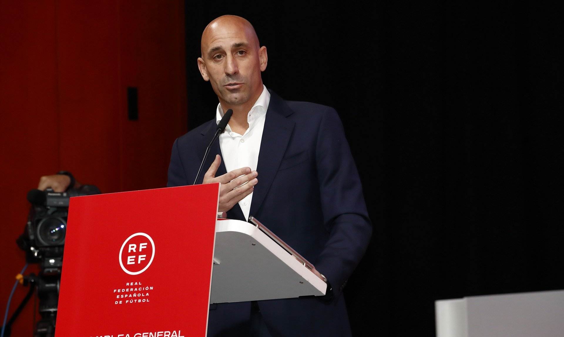 La FIFA suspende con carácter provisional a Luis Rubiales