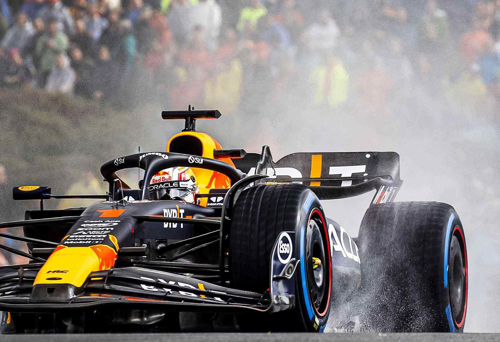 Max Verstappen domina al GP de Països Baixos i sobreviu a les banderes vermelles