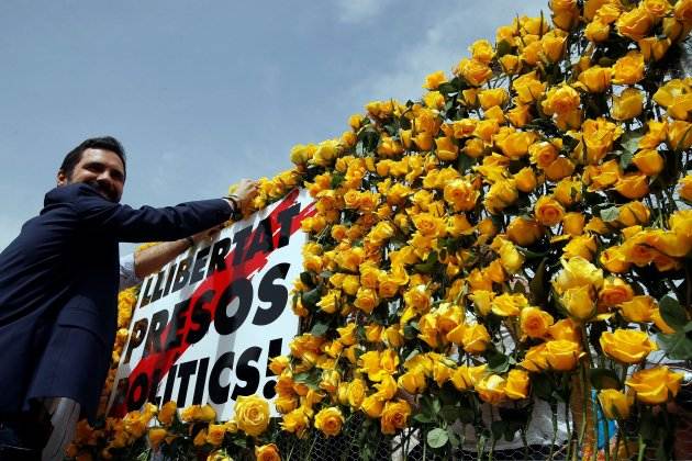Presidente Torrent presos politics rosas amarillas Sant Jordi - Efe