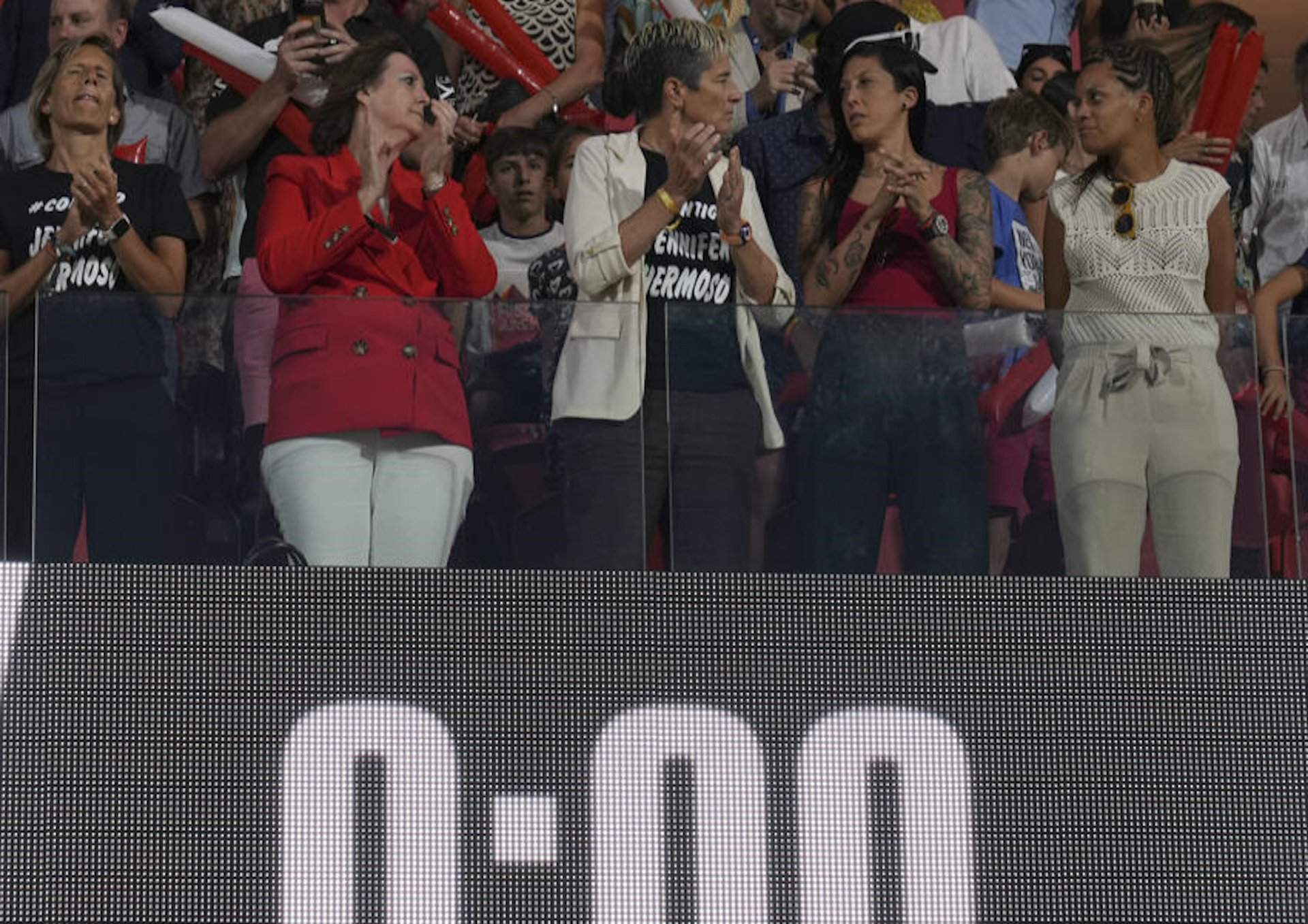 Jenni Hermoso, ovacionada en la seva reaparició per veure la final de la Women's Cup