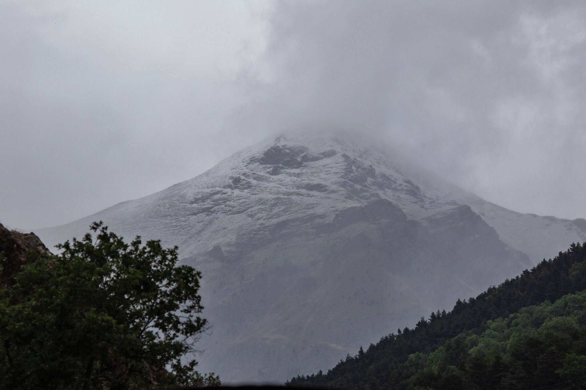 Regada mágica en Catalunya: ¡Vuelven las riadas en la costa y la nieve en los Pirineos!