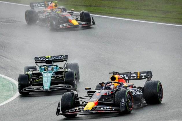 Verstappen contra laso cuerdas Fernando Alonso Zandvoort / Foto: EFE - Remko de Waal