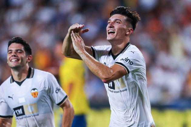 Pepelu celebrando su primer gol cono el Valencia / Foto: Europa Press