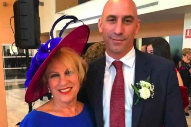 Luis Rubiales y su madre Twitter