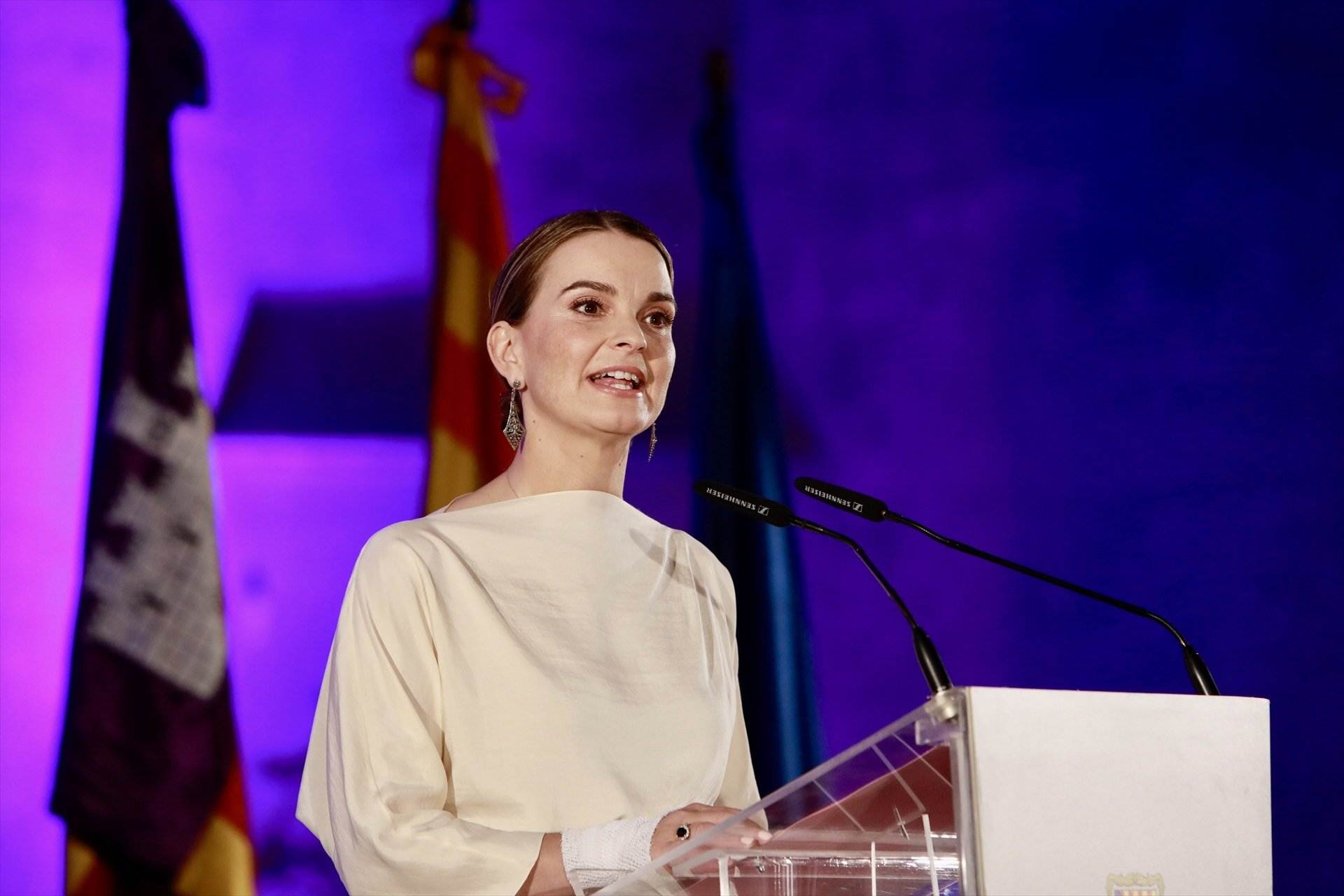 La presidenta balear defiende la eliminación del requisito del catalán porque "la salud es lo primero"
