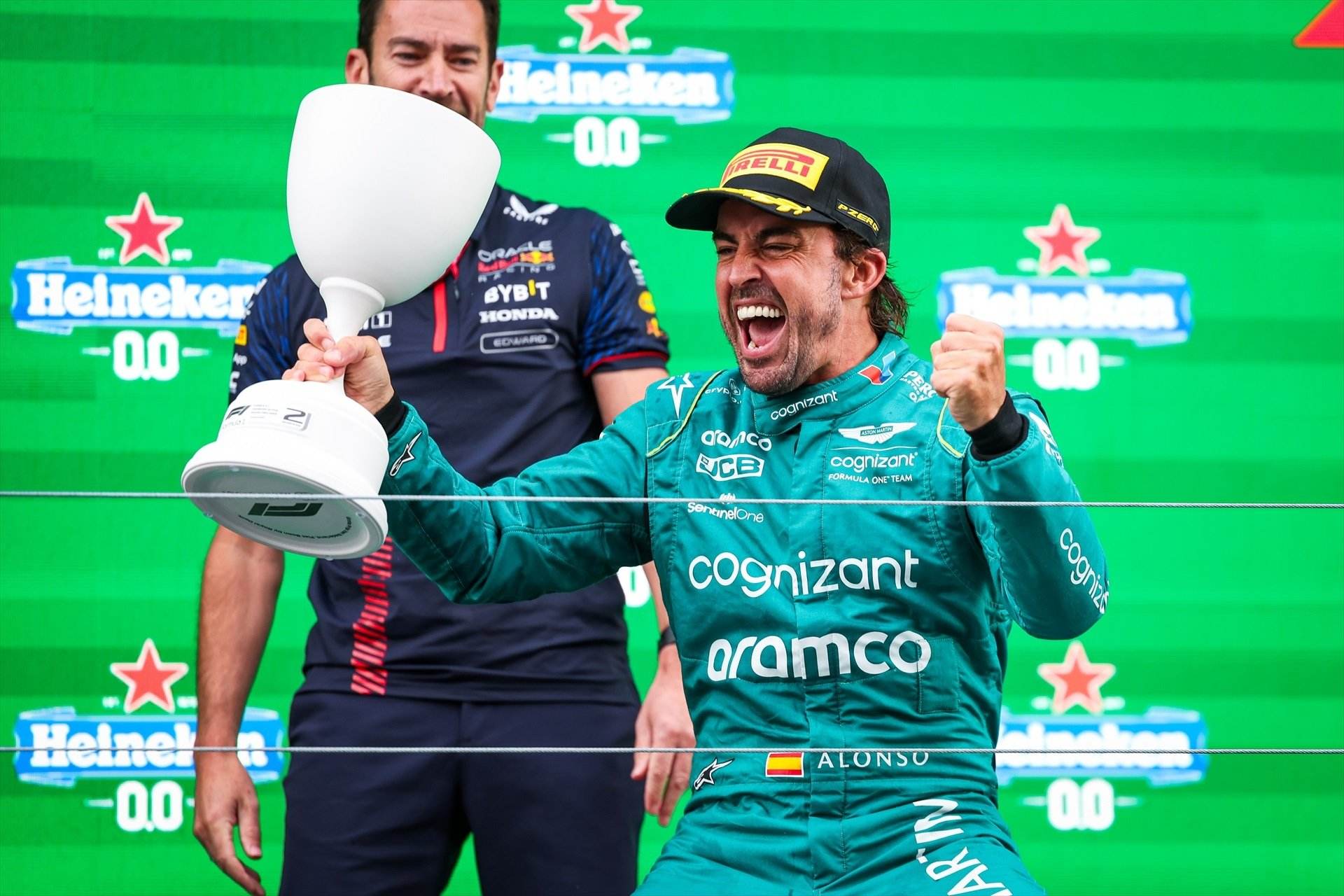 La 33 de Fernando Alonso, ara sí, tot a una carta, Aston Martin millora Red Bull al simulador