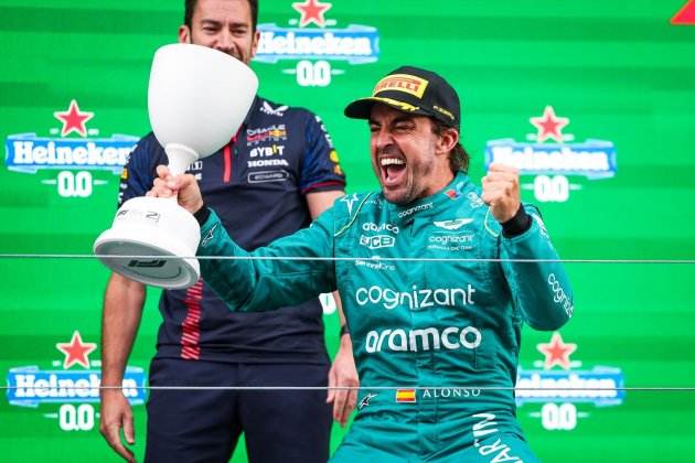 Fernando Alonso celebra el podio en Zandvoort / Foto: Europa Press Fernando Alonso celebra el podio en Zandvoort / Foto: Europa Press