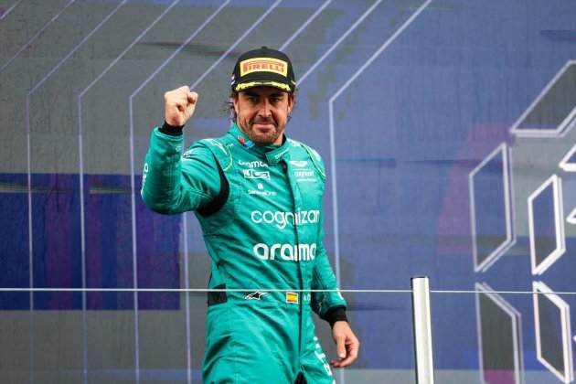 Fernando Alonso amb el puny en alt després d'acabar segon en Zandvoort / Foto: Europa Press