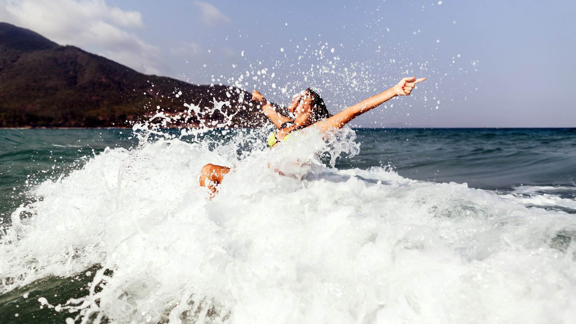 ¿Por qué me pica la piel al bañarme en el mar? Le ocurre a cada vez más gente y ésta es la razón