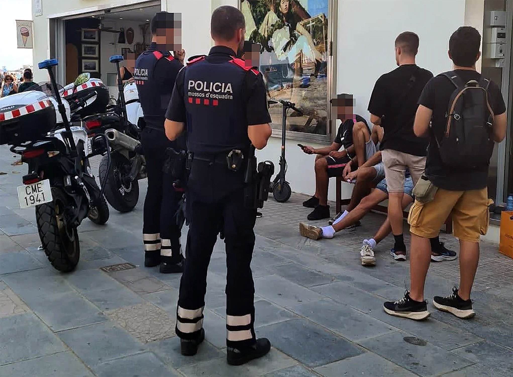 Los Mossos suman 215 nuevos agentes en Barcelona con un refuerzo de 77 policías en Ciutat Vella, la zona cero