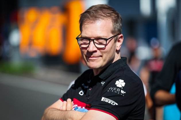 Andreas Seidl de brazos cruzados en el GP de Austria / Foto: Europa Press Andreas Seidl de brazos cruzados en el GP de Austria / Foto: Europa Press